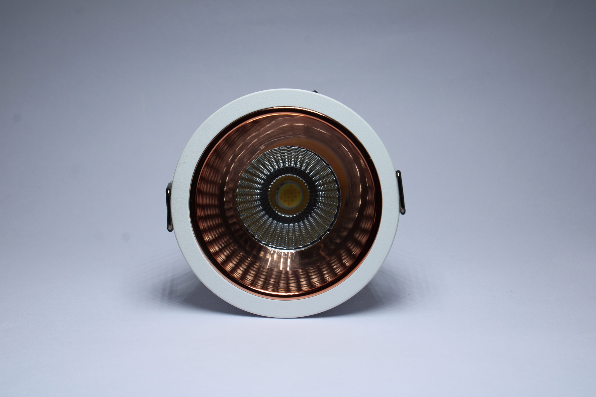 WHITE DELTA DEEP REFLECTOR FRONT